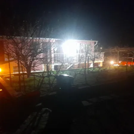 Village Paradise بيت للعطل *